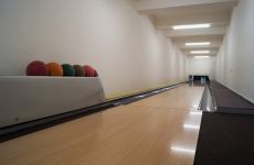 Bowling v hotelu Kamzík. Hostům chaty k dispozici.