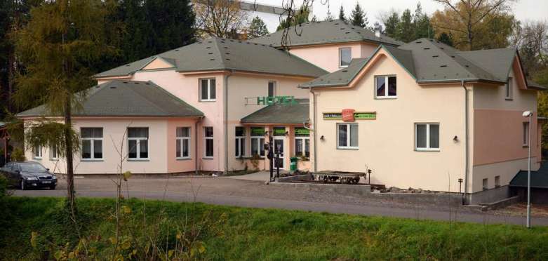 apartman-hotel-stara-kolej-benatky-nad-jizerou-fotografie-budovy-9-1024x627